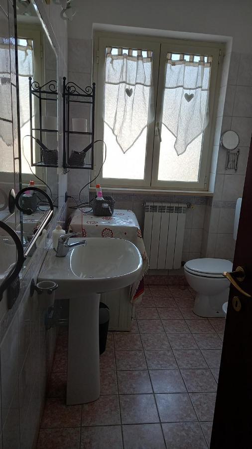 A Santy'S House 1Piano-No Lift-Shuttle A Pagamento-Raggiungibile A Piedi Aeroporto-Fermata Bus Fiera Di Roma A 3 Minuti-Air Condiz Ed Extra Bed For A Fee A Pagamento Fiumicino Exterior foto