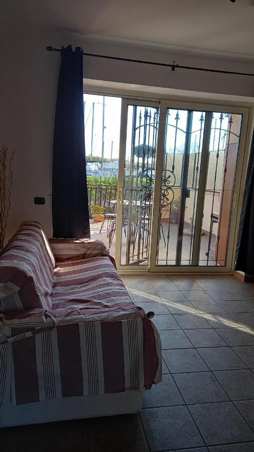 A Santy'S House 1Piano-No Lift-Shuttle A Pagamento-Raggiungibile A Piedi Aeroporto-Fermata Bus Fiera Di Roma A 3 Minuti-Air Condiz Ed Extra Bed For A Fee A Pagamento Fiumicino Exterior foto