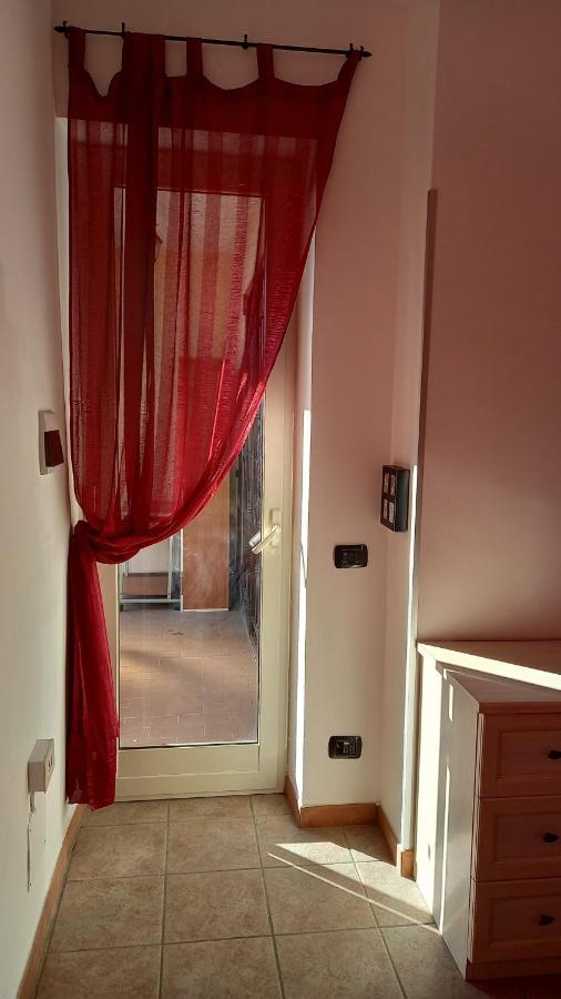 A Santy'S House 1Piano-No Lift-Shuttle A Pagamento-Raggiungibile A Piedi Aeroporto-Fermata Bus Fiera Di Roma A 3 Minuti-Air Condiz Ed Extra Bed For A Fee A Pagamento Fiumicino Exterior foto
