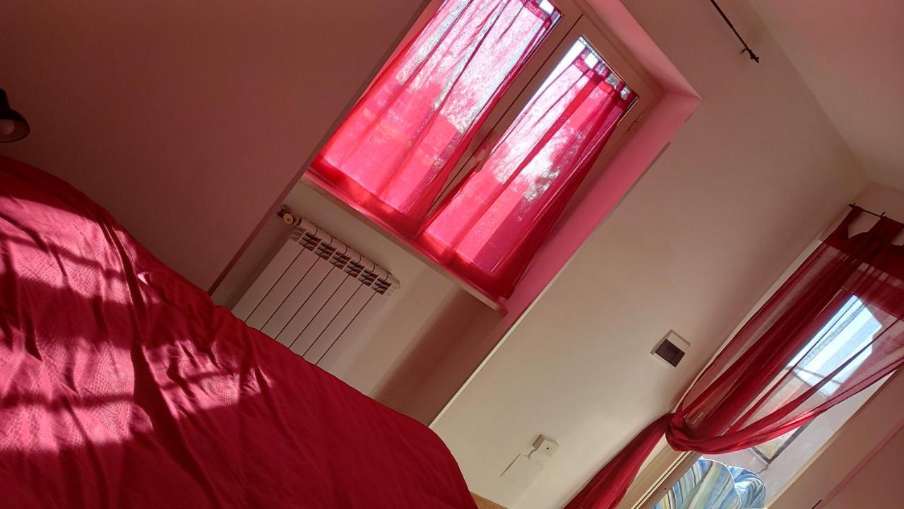 A Santy'S House 1Piano-No Lift-Shuttle A Pagamento-Raggiungibile A Piedi Aeroporto-Fermata Bus Fiera Di Roma A 3 Minuti-Air Condiz Ed Extra Bed For A Fee A Pagamento Fiumicino Exterior foto